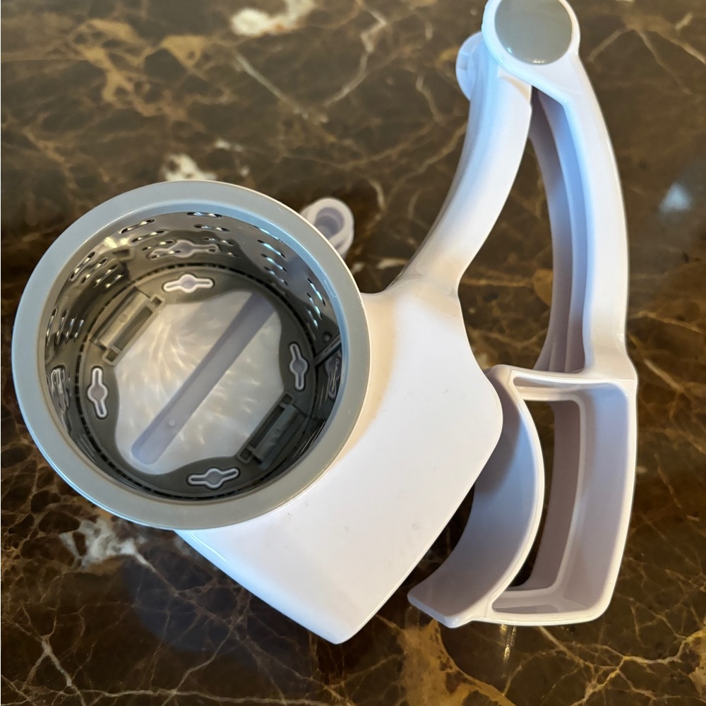 Pampered Chef Rotary Cheese Grater White - Picture 6 of 7